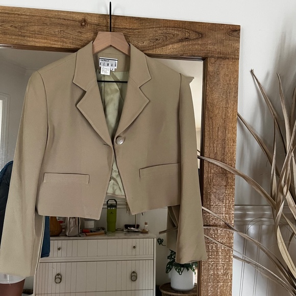 Beige Kenar Crop Blazer - Size XS - Picture 2 of 2